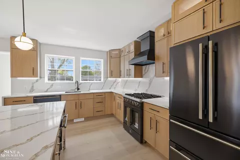 Kitchen - 773 Hawthorne, Grosse Pointe Woods, MI 48236 photo 10 of 14