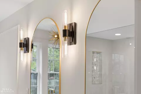 Bath - 773 Hawthorne, Grosse Pointe Woods, MI 48236 photo 4 of 13