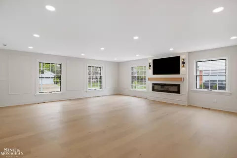 Living - 773 Hawthorne, Grosse Pointe Woods, MI 48236 photo 3 of 7