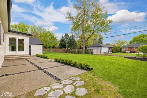 Exterior - 773 Hawthorne, Grosse Pointe Woods, MI 48236 photo 5 of 11