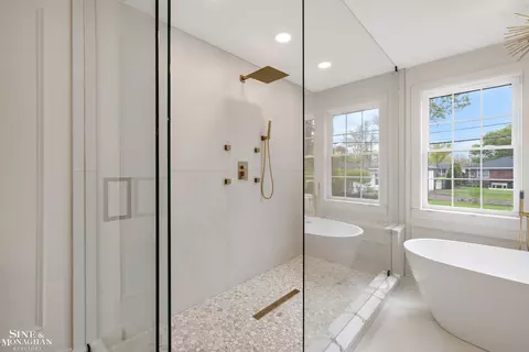 Bath - 773 Hawthorne, Grosse Pointe Woods, MI 48236 photo 10 of 13