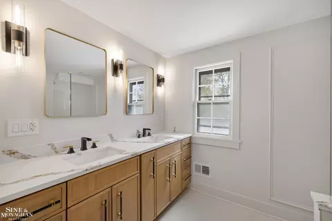 Bath - 773 Hawthorne, Grosse Pointe Woods, MI 48236 photo 12 of 13