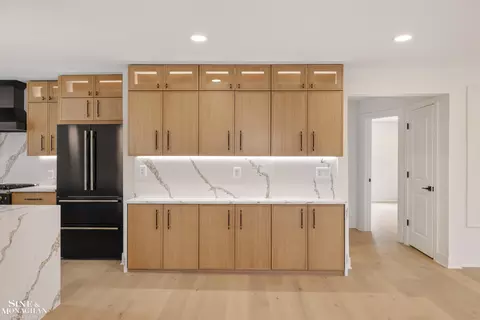 Kitchen - 773 Hawthorne, Grosse Pointe Woods, MI 48236 photo 2 of 14