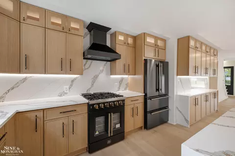 Kitchen - 773 Hawthorne, Grosse Pointe Woods, MI 48236 photo 8 of 14