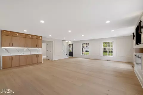 Living - 773 Hawthorne, Grosse Pointe Woods, MI 48236 photo 5 of 7