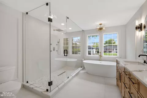 Bath - 773 Hawthorne, Grosse Pointe Woods, MI 48236 photo 5 of 13