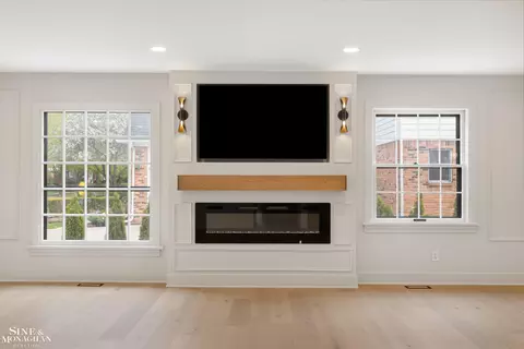 Living - 773 Hawthorne, Grosse Pointe Woods, MI 48236 photo 4 of 7