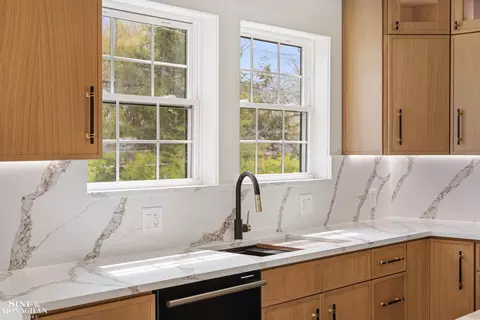 Kitchen - 773 Hawthorne, Grosse Pointe Woods, MI 48236 photo 11 of 14