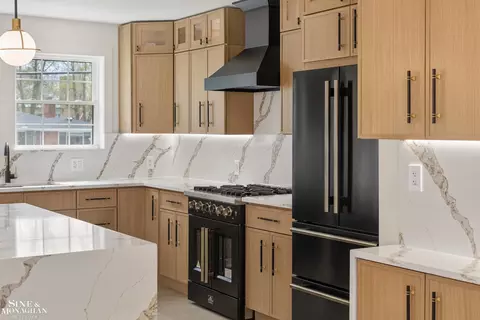 Kitchen - 773 Hawthorne, Grosse Pointe Woods, MI 48236 photo 5 of 14
