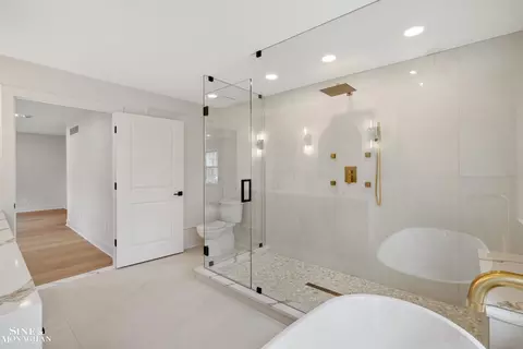 Bath - 773 Hawthorne, Grosse Pointe Woods, MI 48236 photo 11 of 13