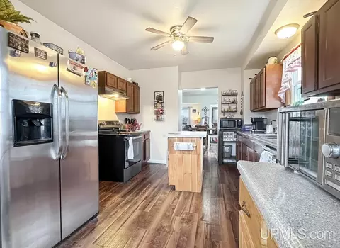 Kitchen - 211 N 16th, Escanaba, MI 49829 photo 2 of 3
