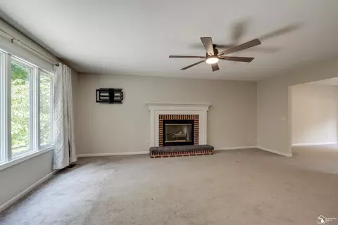 Living - 6773 Lockmill, Temperance, MI 48182 photo 4 of 6