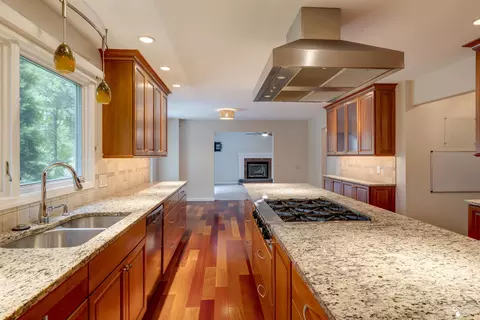 Kitchen - 6773 Lockmill, Temperance, MI 48182 photo 5 of 6