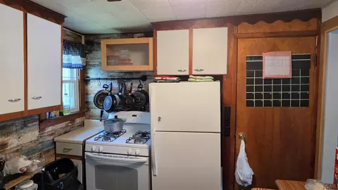 Kitchen - 513 N Broad, Adrian, MI 49221 photo 2 of 3