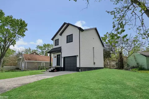 2118 James, Burton, MI 48529