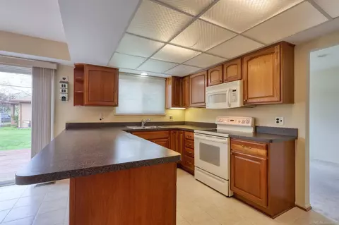 Kitchen - 4021 Augustine, Sterling Heights, MI 48310 photo 3 of 3