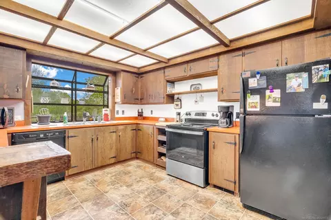 Kitchen - 5800 Deckerville, Deckerville, MI 48427 photo 2 of 6