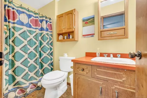 Bath - 5800 Deckerville, Deckerville, MI 48427 photo 1 of 4