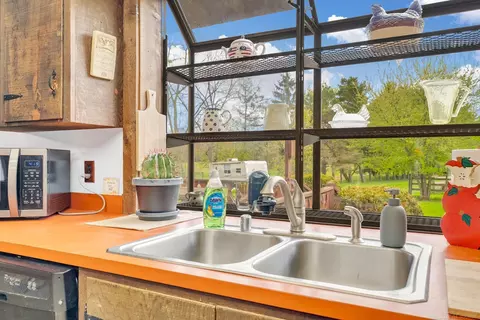 Kitchen - 5800 Deckerville, Deckerville, MI 48427 photo 5 of 6