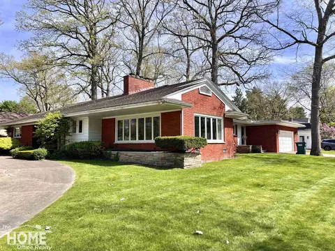 1111 W King, Owosso, MI 48867