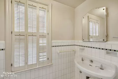 Bath - 1350 Buckingham, Grosse Pointe Park, MI 48230 photo 1 of 5