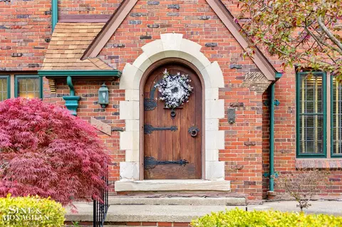 Entry Way - 1350 Buckingham, Grosse Pointe Park, MI 48230 photo 1 of 9