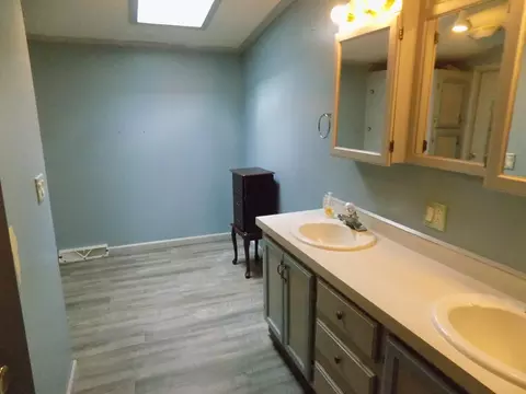 Bath - 8901 E Ashard, Clare, MI 48617 photo 3 of 4