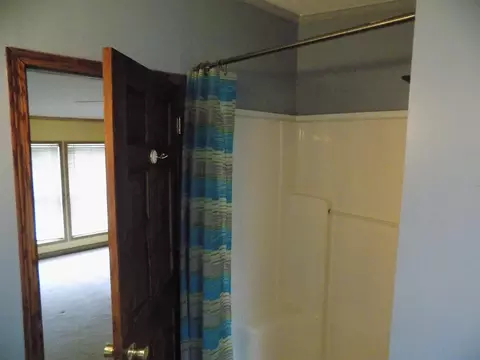 Bath - 8901 E Ashard, Clare, MI 48617 photo 2 of 4