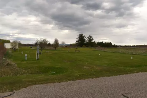 1372 Fairfield, Gladwin, MI 48624 photo 2