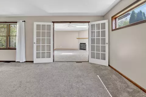 Living - 385 S Orr, Hemlock, MI 48626 photo 5 of 8