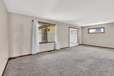 Living - 385 S Orr, Hemlock, MI 48626 photo 4 of 8
