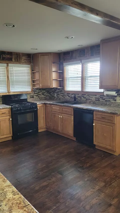 Kitchen - 514 Hampton, Owosso, MI 48867 photo 3 of 4