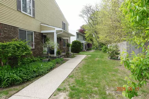 24459 Quad Park UNIT 4 /  J, Clinton Township, MI 48035