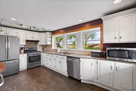 Kitchen - 1908 E Us-12, Clinton, MI 49236 photo 3 of 8