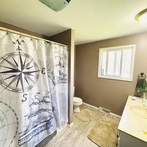 Bath - 735 Brown, Standish, MI 48658 photo 1 of 2