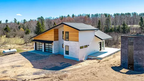22109 River Trl, Houghton, MI 49931