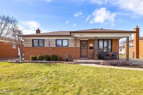 32549 Gloede Dr, Warren, MI 48088