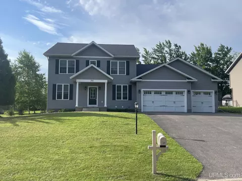 709 Horizons, Marquette, MI 49855