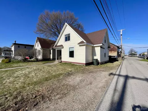 105 N 19th, Escanaba, MI 49829