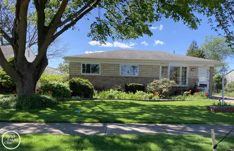 37223 Barrington, Sterling Heights, MI 48312