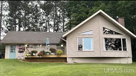 3910 N Grandview, Iron Mountain, MI 49801