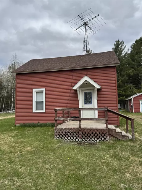 9744 Us 2, Rapid River, MI 49878
