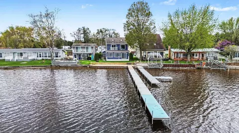 5396 W Lake Shr, Weidman, MI 48893