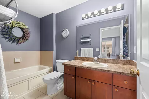Bath - 20773 Kenmare, Macomb, MI 48044 photo 2 of 5