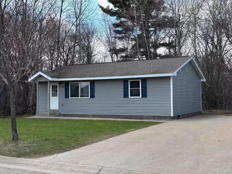 2029 Wilkinson, Marquette, MI 49855