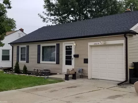 26014 Waldorf, Roseville, MI 48066