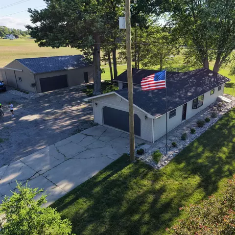 11717 N Whiteville, Farwell, MI 48622
