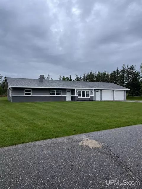 227 Kawbawgam, Marquette, MI 49855