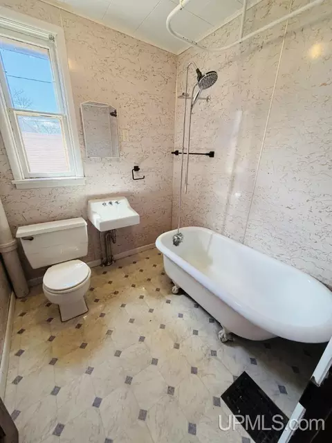 Bath - 309311 Maple, Ishpeming, MI 49849 photo 3 of 5