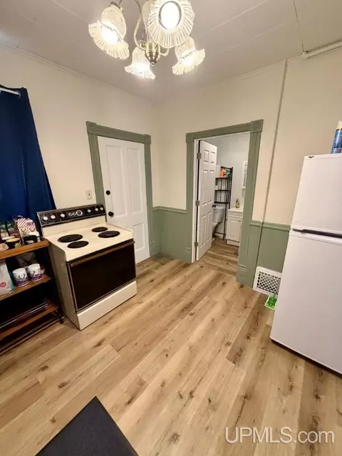 Kitchen - 309311 Maple, Ishpeming, MI 49849 photo 4 of 7